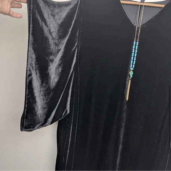 Eileen Fisher | V-Neck Velvet Kimono
Dress Black size L - Picture 5 of 7